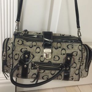 Guess purse Grey/black lightly used